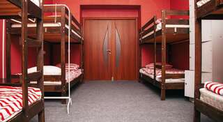 Гостиница Хостел Достоевский в центре Новосибирск Кровать в общем номере для мужчин и женщин с 8 кроватями-2